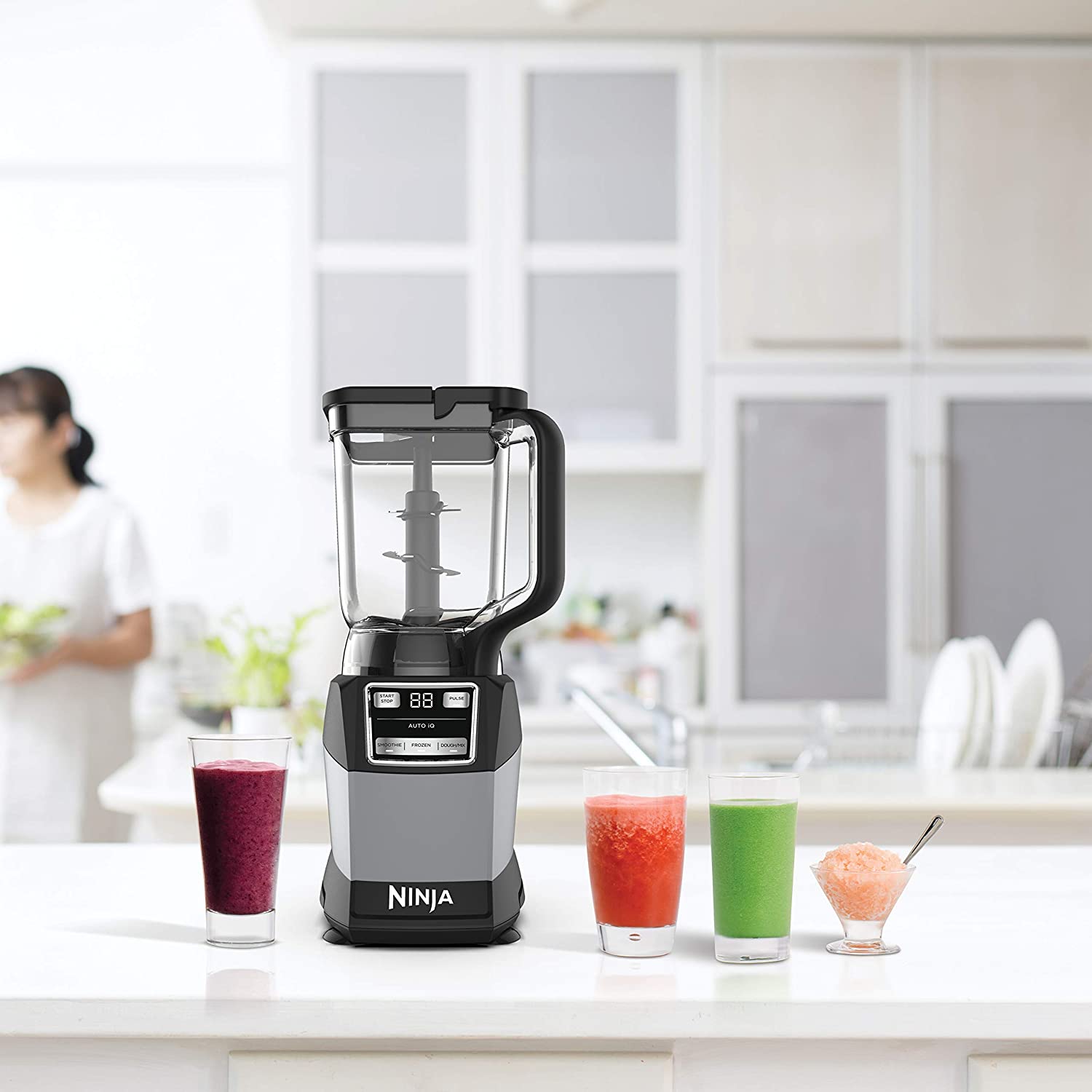 Ninja AMZ493BRN Compact Kitchen System Review YourKitchenTime   Ninja AMZ493BRN Compact Kitchen System Make Juice 