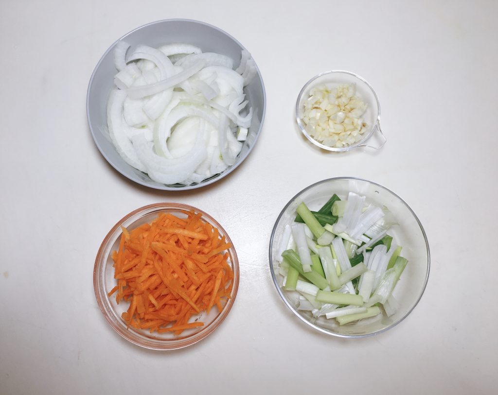 Slice onion and carrot, chop scallion, mince garlic